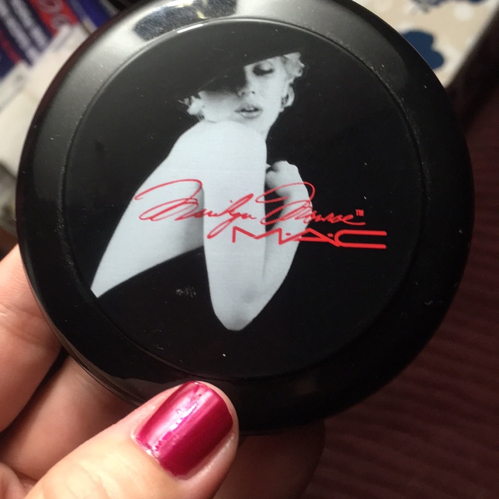 Mac limited edition powder